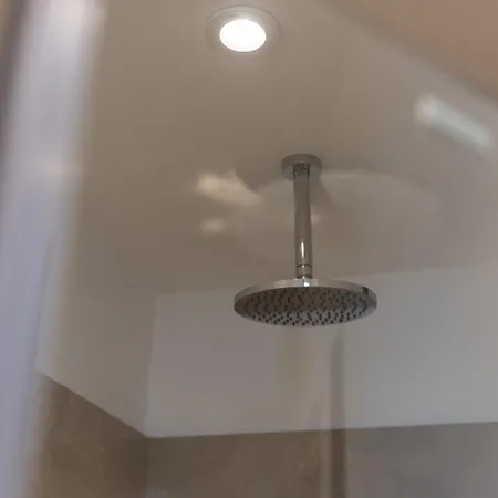 Bloom By La Griffe בית הארחה