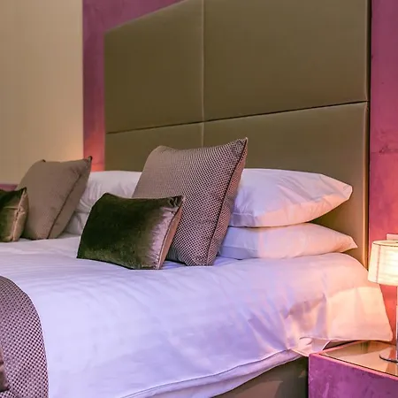 Bloom By La Griffe Guest house